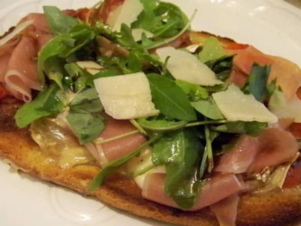 bruschetta tomate- serrano-parmesan-roquette , tomates-thon-câpres et courgettes-chèvres frais