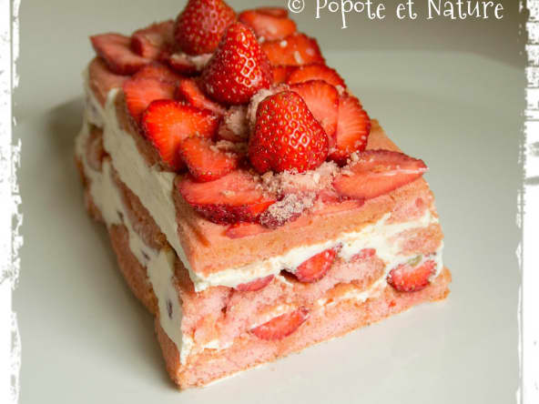 Charlotte aux fraises et aux biscuits de Reims