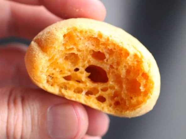 Pão de queijo au pimentón