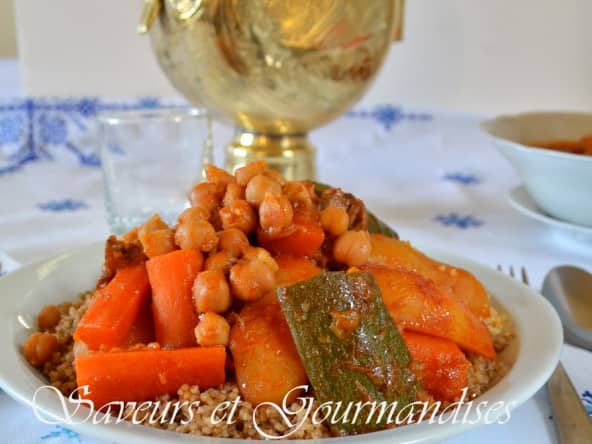 Couscous d’orge aux légumes et viande.