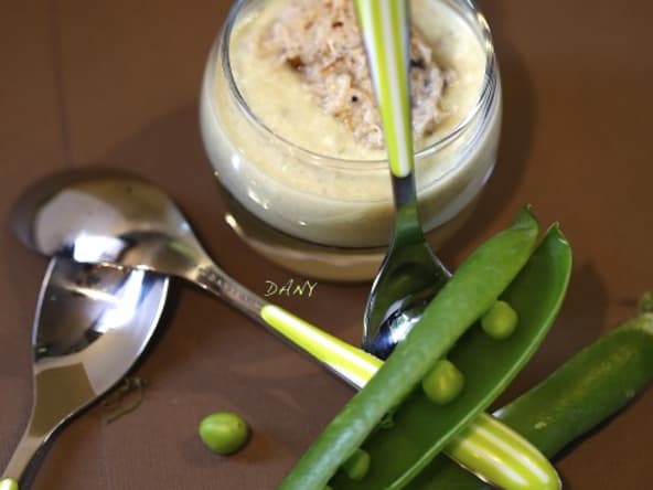 Crème de petits pois et rillettes de crabe à la brousse