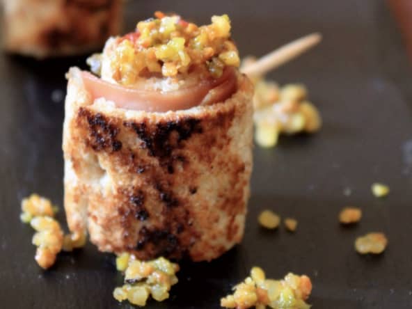 Mini-croques serrano, cantal et tomates confites