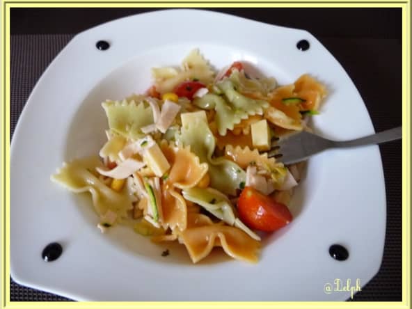Salade de pâtes multicolores