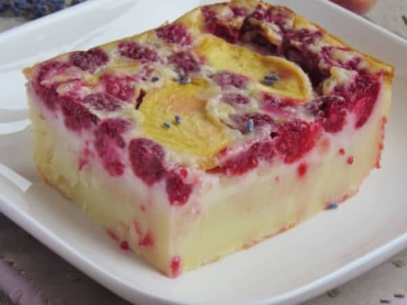 Far breton à la framboise, pêche et lavande