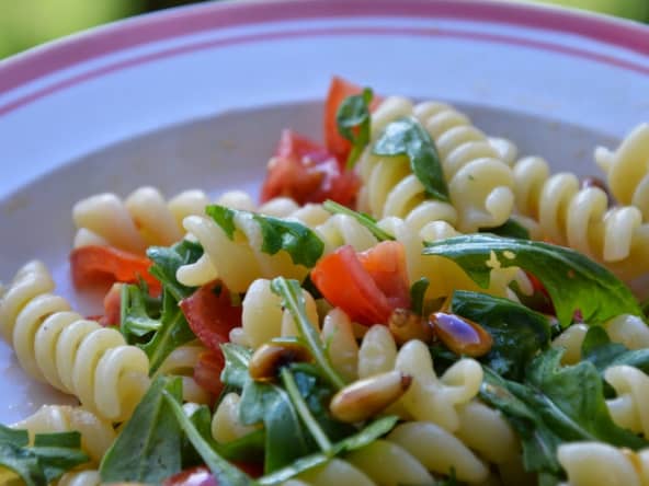 Salade de Pâtes, Roquette, Tomates cerises et Pignons