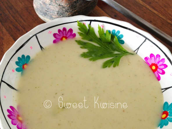 La petite soupe chaude de concombres et courgette