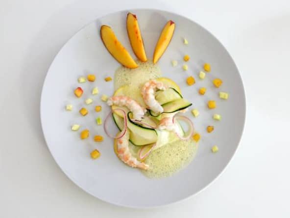 Langoustines duo courgettes-pêches et espuma aux agrumes
