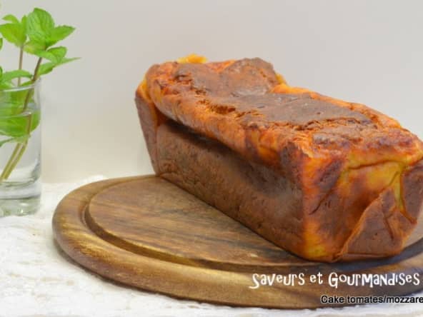 Cake aux tomates, à la mozzarella et au basilic.
