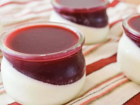 Panna cotta au coulis de cerises