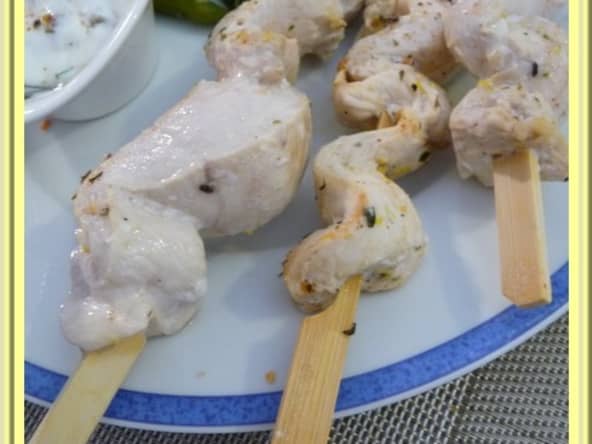 Brochettes de poulet sauce tomates séchées basilic.