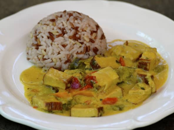Tofu au curry et lait de coco
