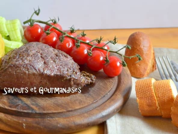 Pièce de boeuf marinée grillée.