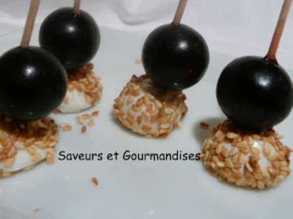 Bouchées de mozzarella au raisin.