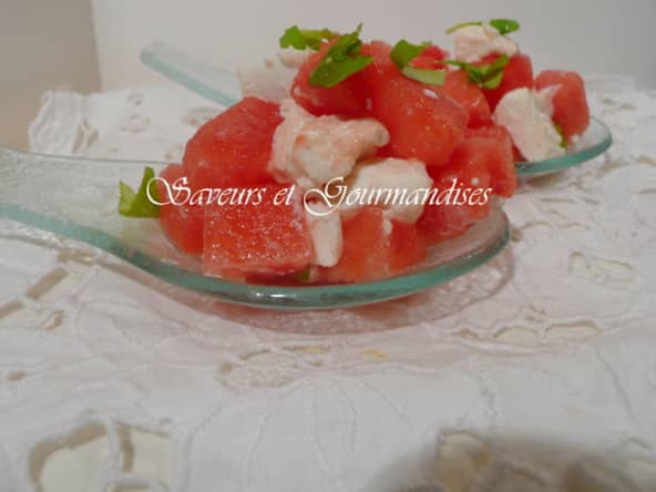 Cuillères de pastèque au chèvre et au basilic.