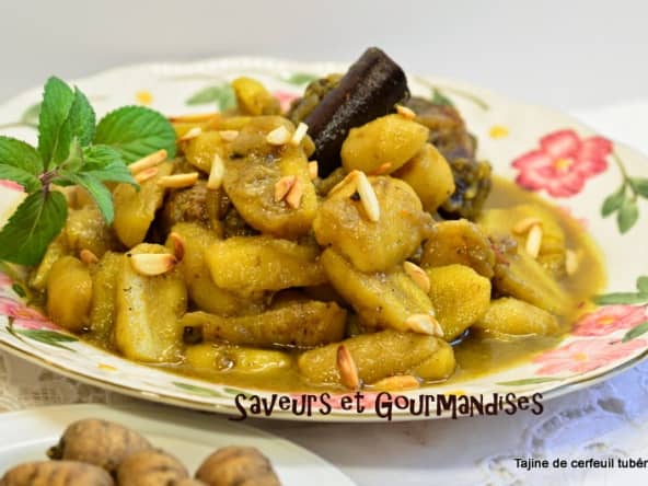 Tajine de cerfeuil tubéreux ou bulbeux et sa sauce safranée