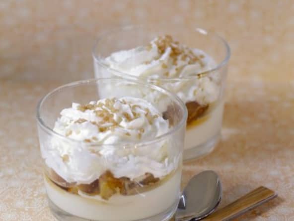 Panna cotta au chocolat blanc et chantilly à l'ananas