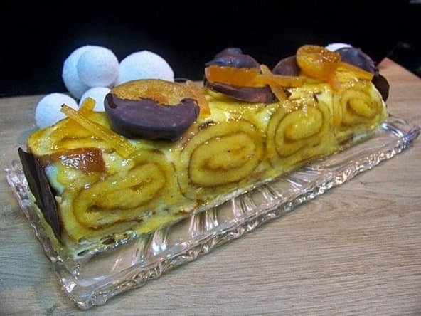 Bûche Charlotte Royale aux clémentines de Corse, kiwi, combava et citron vert