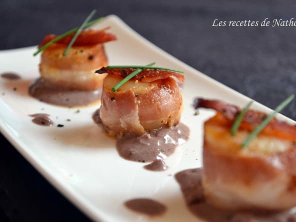 Saint-Jacques poêlées au lard, sauce à la moutarde Violette de Brive