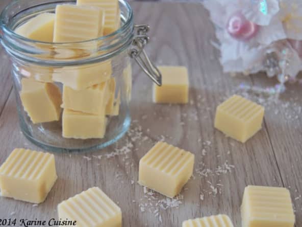 Le bonbon au chocolat blanc fourré à la noix de coco