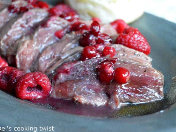 Magrets de canard sauce framboises et canneberges au miel