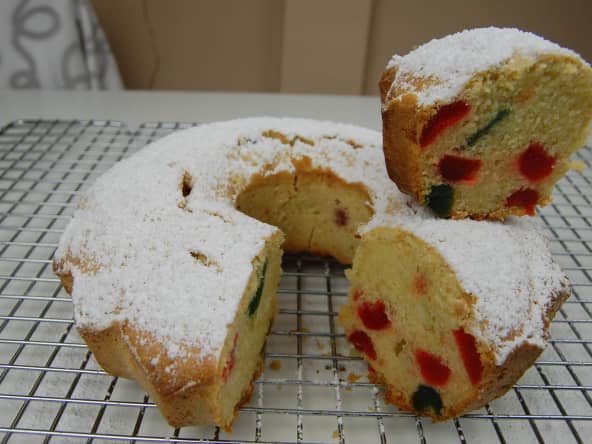 Gâteau moelleux aux cerises confites