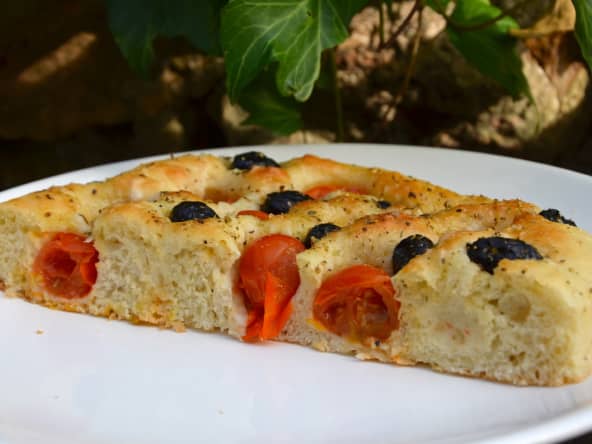 Foccacia pugliese aux tomates et olives