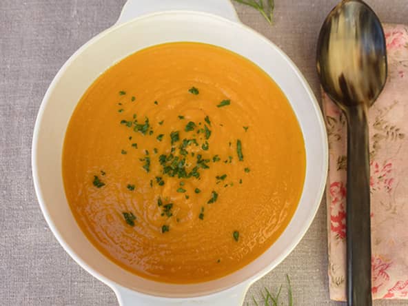 Soupe de carottes, pamplemousse et curcuma.
