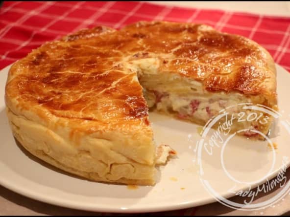 Tourte généreuse aux pommes de terre, bacon et oignon