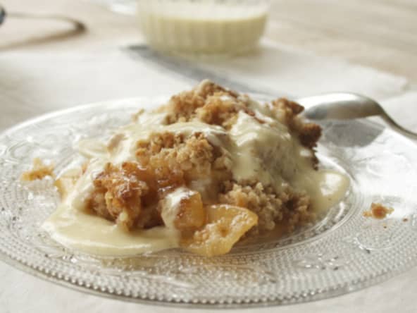 Gâteau aux pommes façon crumble et sa crème anglaise