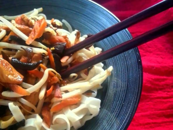 Wok de poulet aux champignons noirs et soja