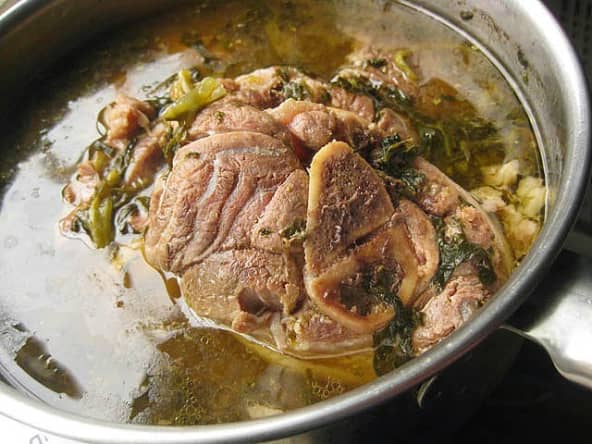 Potée de jambonneau au chou, haricots secs, à l'ancienne