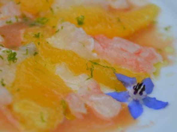 Carpaccio de langoustines aux agrumes et fleurs du jardin