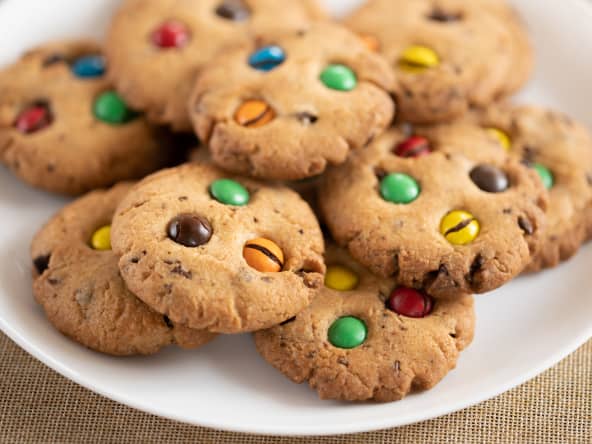 Assiette de cookies aux M&M's