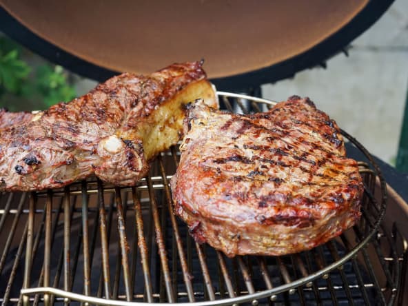 Côtes de boeuf au barbecue