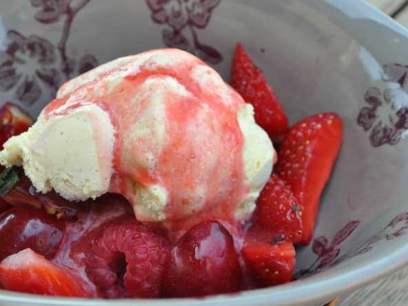 Glace et coulis de framboises
