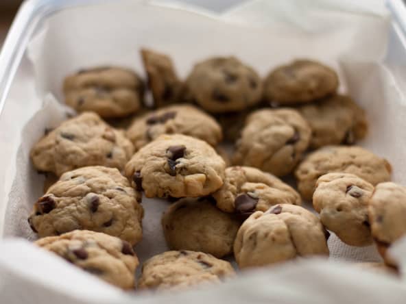 Cookies moelleux dans une boite