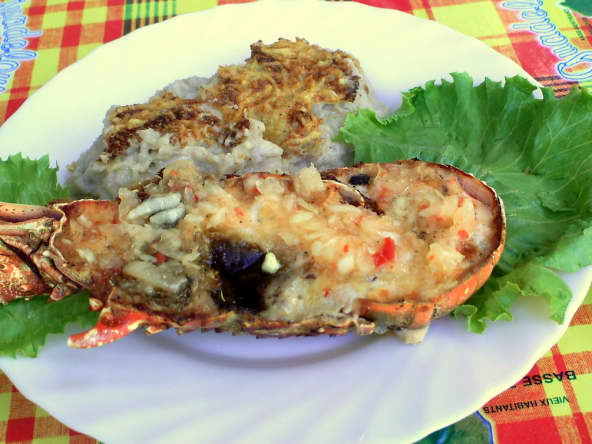 Gratin de banane accompagné de langouste