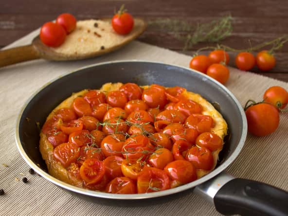 Tarte à la tomate sur pâte feuilletée