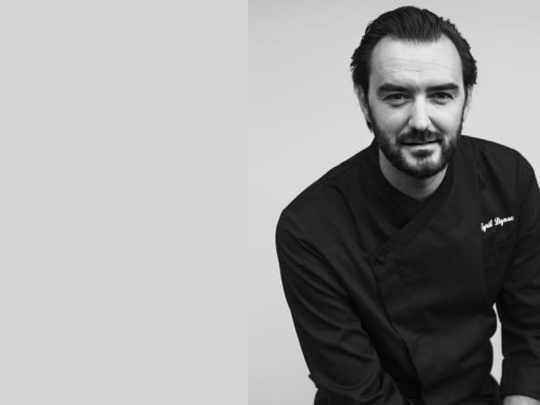Portrait noir et blanc du Chef Cyril Lignac
