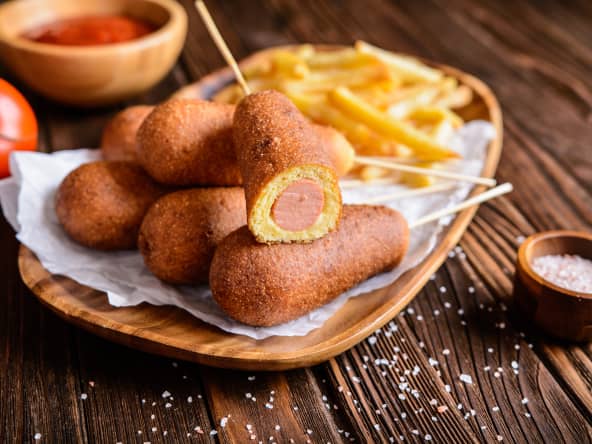 Corn dogs et frites