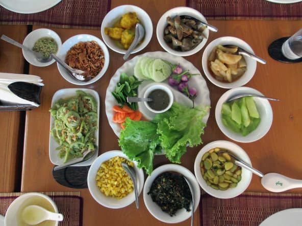 La cuisine birmane est une cuisine moyennement épicée.