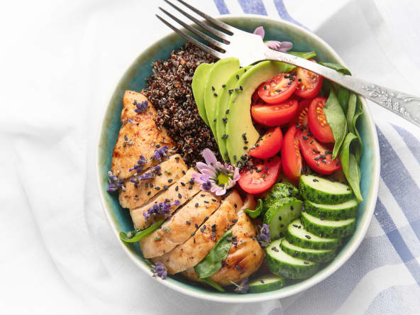 Bol "power" healthy avec poulet rôti et quinoa.