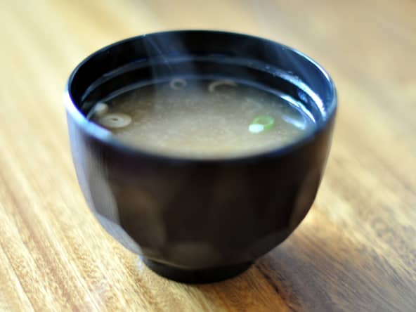 Soupe miso dans un bol