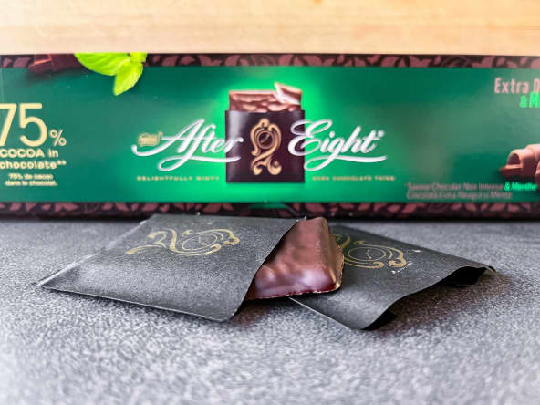 After Eight déballé et boîte en arrière plan