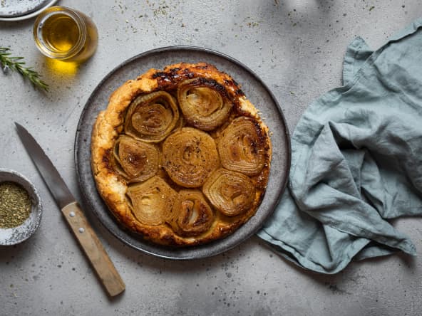 Tarte Tatin à l'oignon huile d'olive et romarin fait maison
