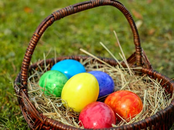 Oeufs de Pâques colorés