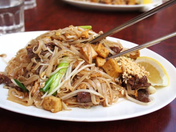 Assiette de chow mein au porc