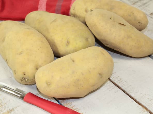 Pommes de terre Bintje et économe
