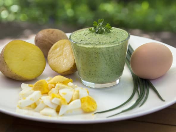 Sauce verte, oeuf et pommes de terre