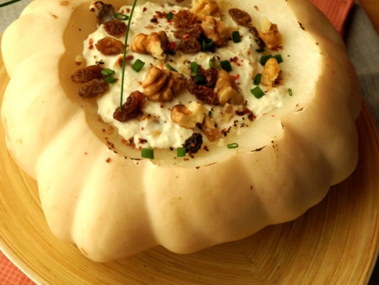 Pâtisson farci au fromage de chèvre, noix et raisins secs : recette ...